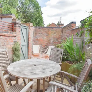 - Luxury Townhouse - With Free Parking Holiday home Chester